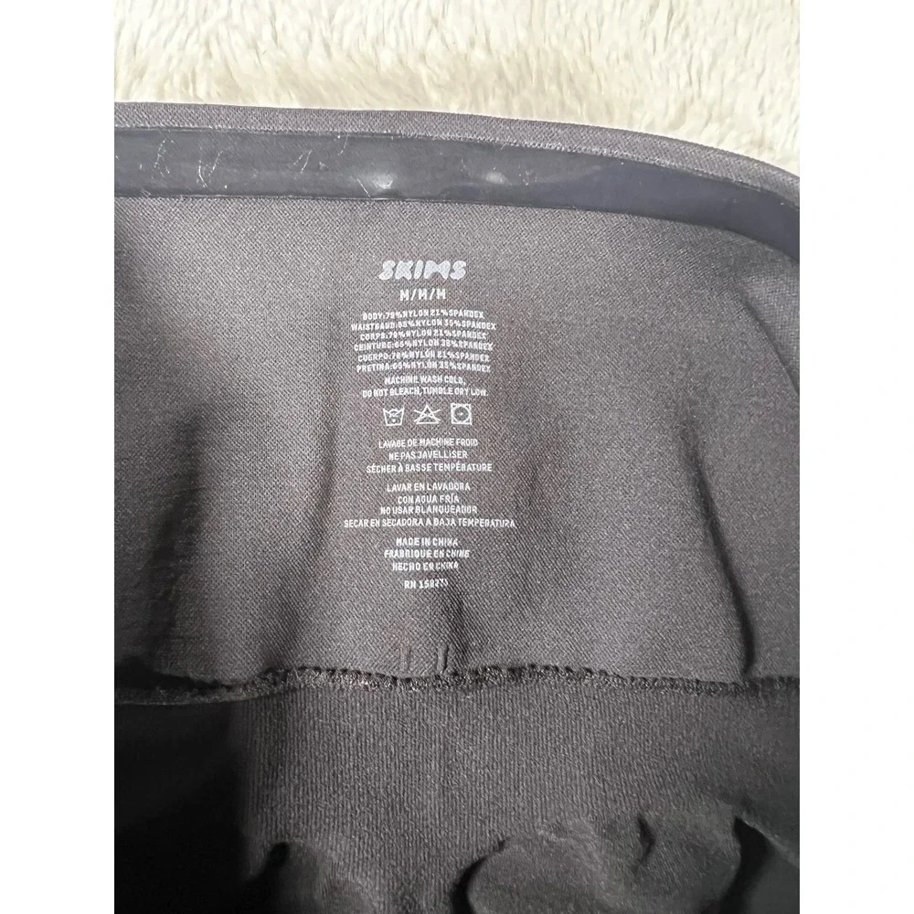 SKIMS Womens Sculpting Shorts Size Medium Black High Waist Compression Shapewear